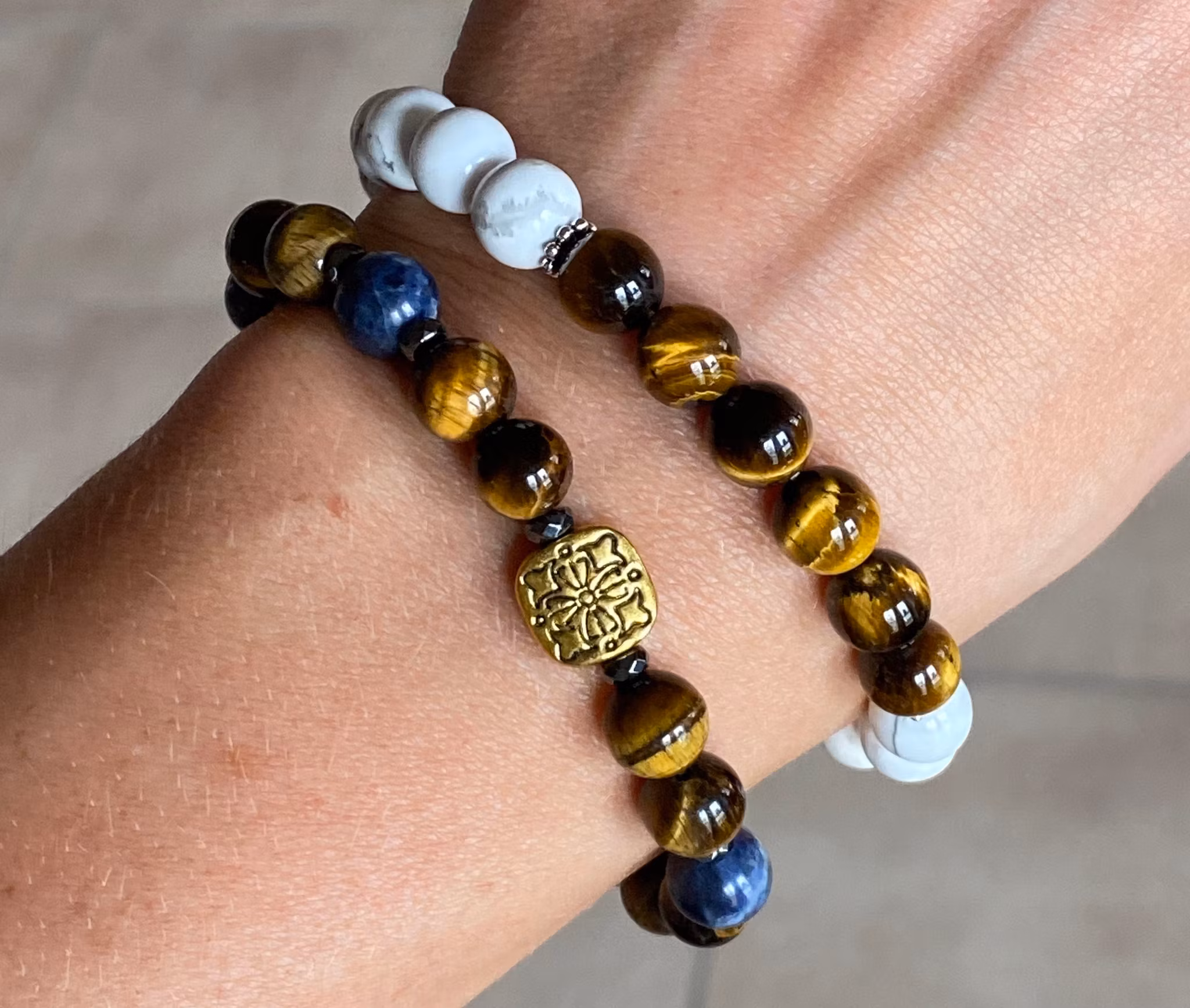 Armband howlit och tigeröga