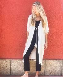 Beige poncho med broderier