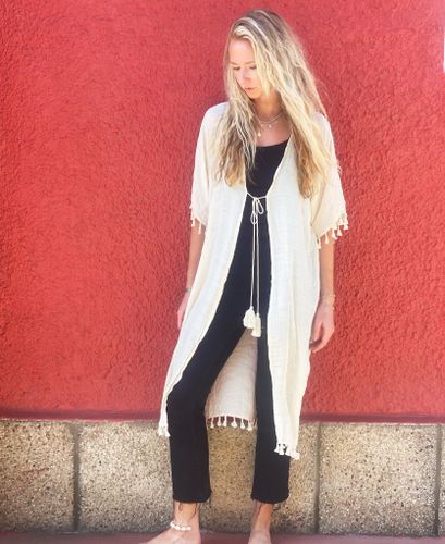 Beige poncho med broderier