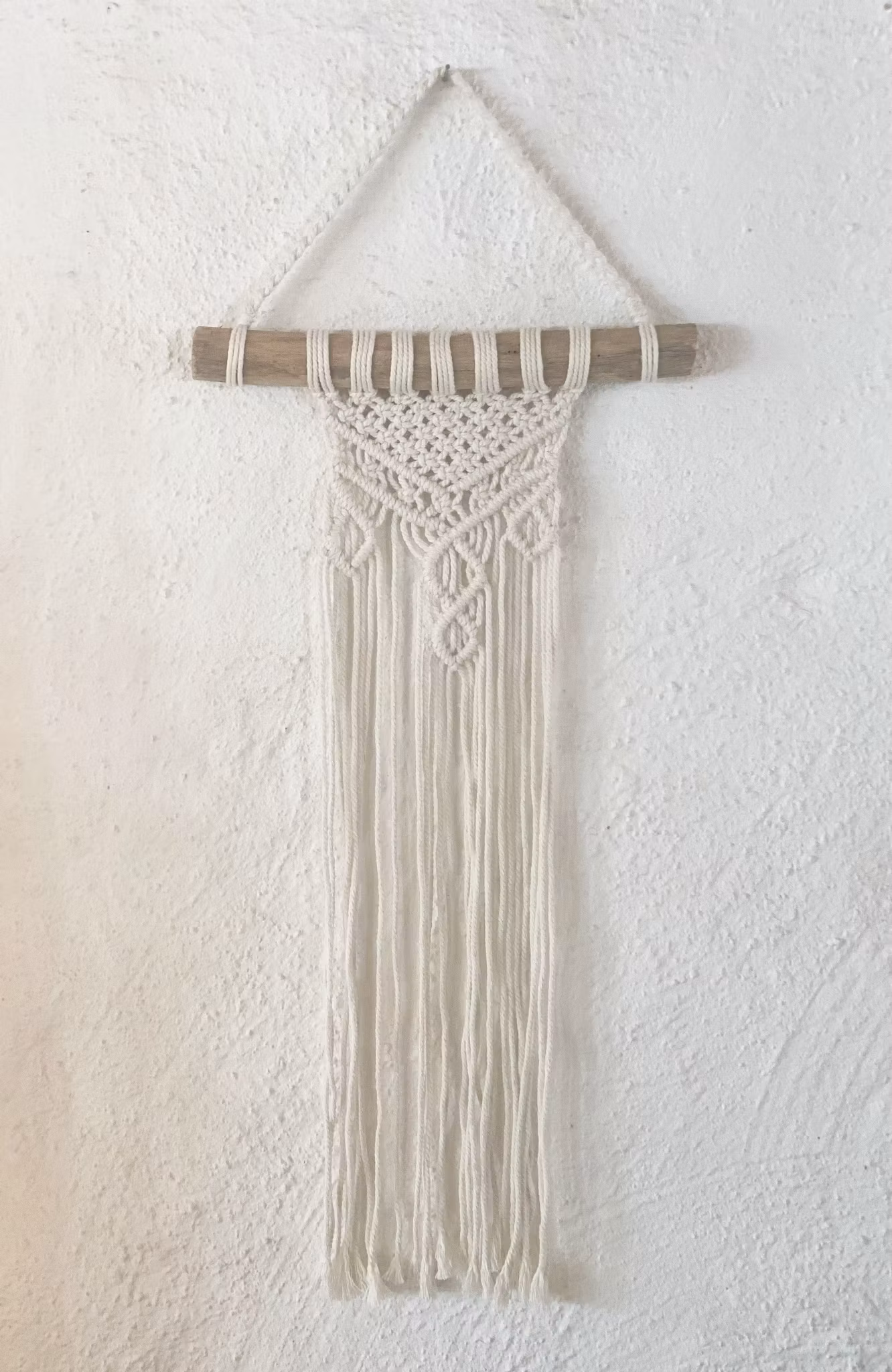 Bonad av drivved och makramé