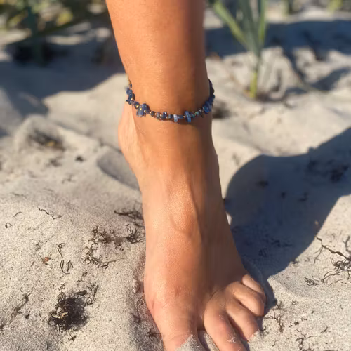 Fotlänk med pärlor av mässing och blå agat