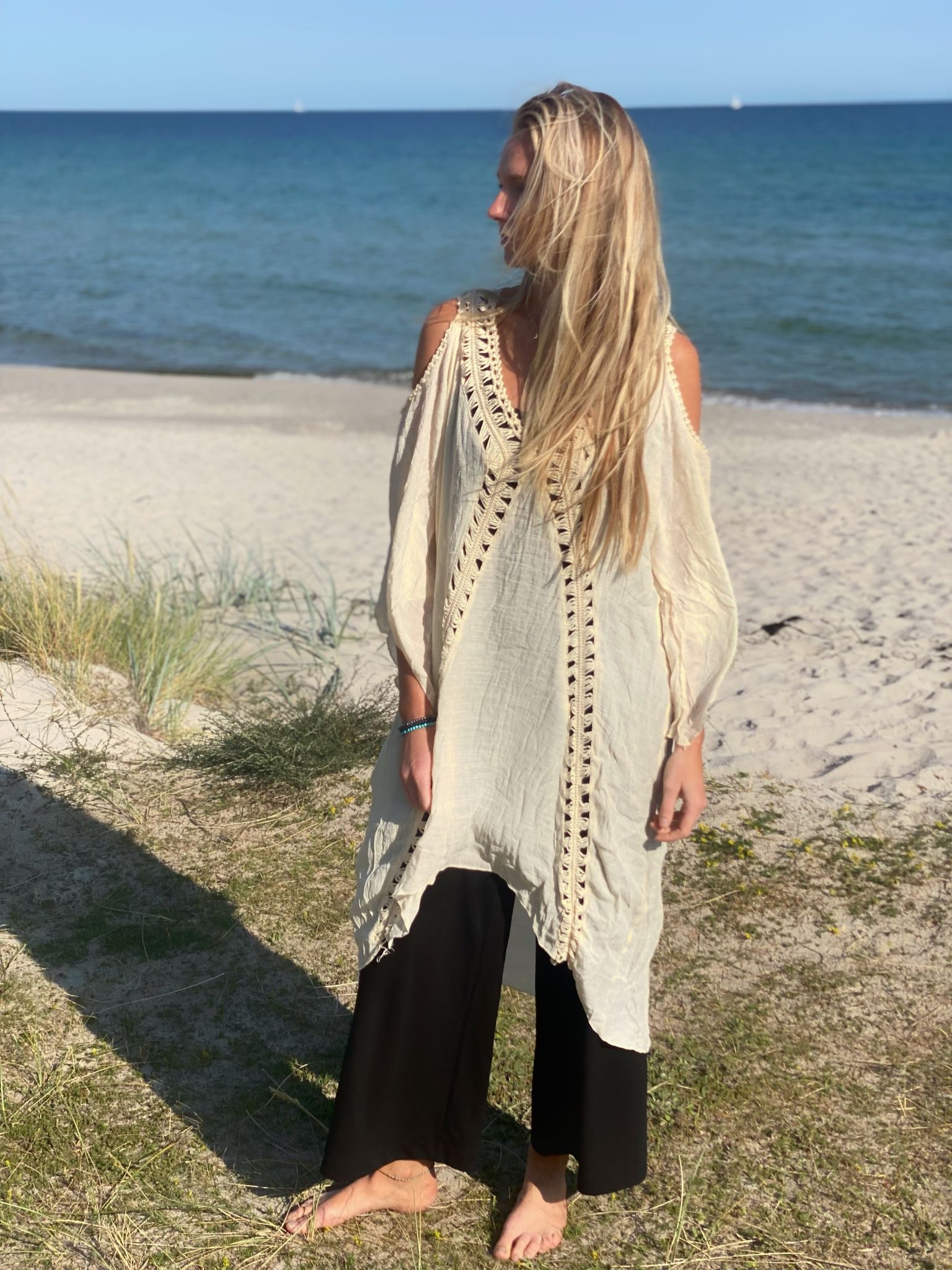 Beige tunika med broderade detaljer