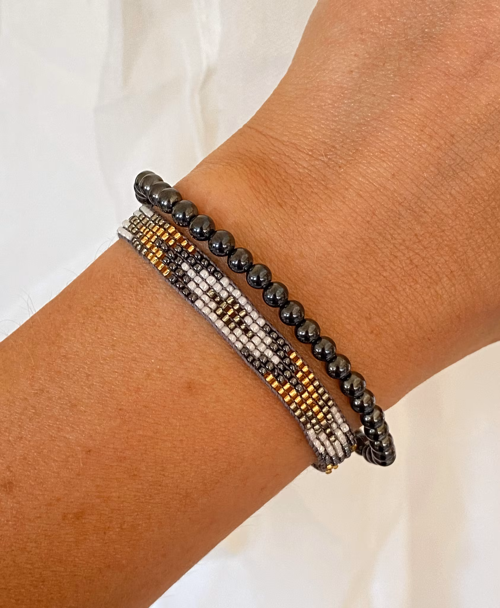 Armband miyuki pärlor grå/vit/guld