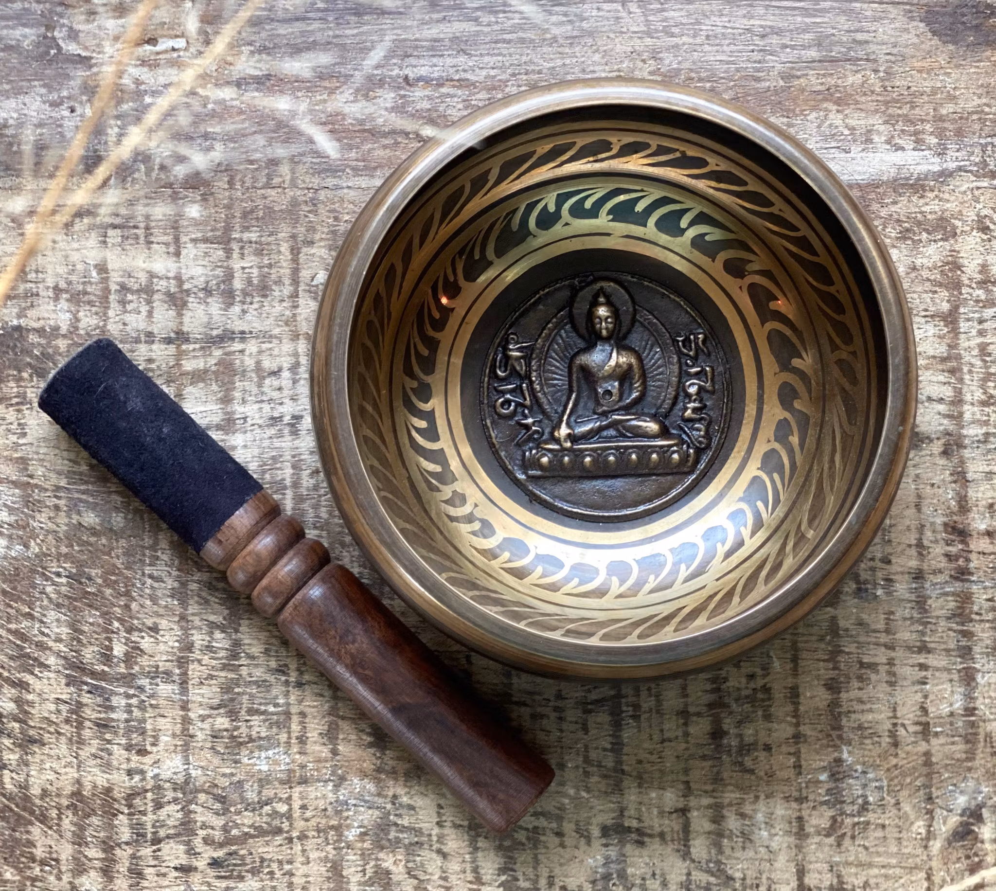 L sjungande skål med Buddha