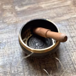 S sjungande skål med Ganesha