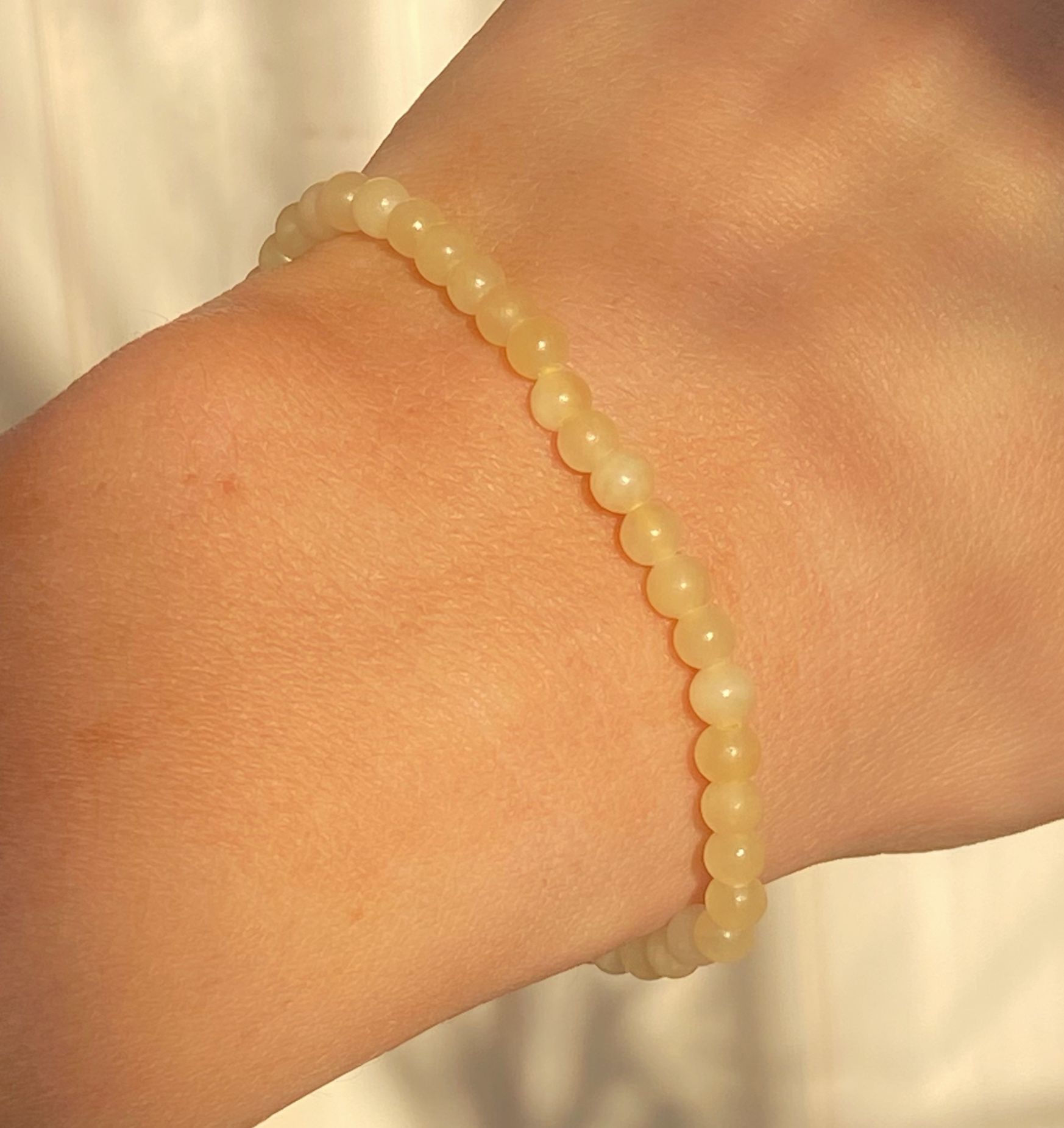 Armband gul kalcit 4mm pärlor