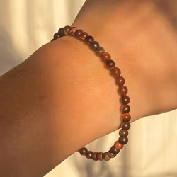 Armband röd tigeröga 4mm pärlor