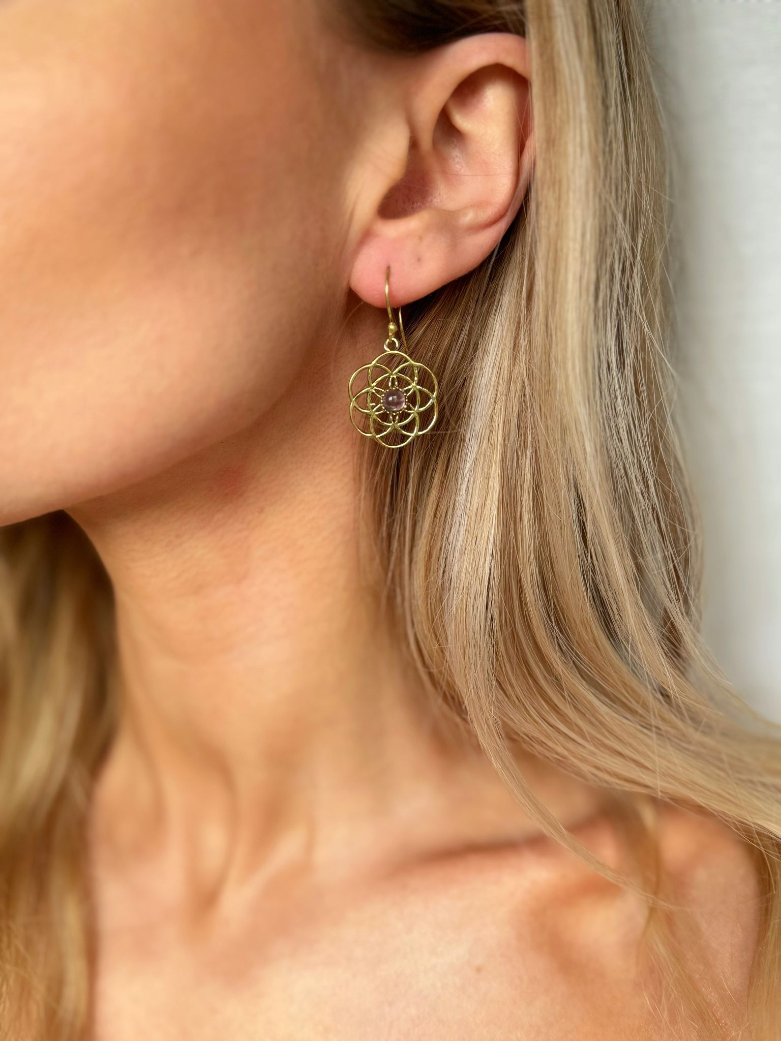 Flower of life örhänge i brons med rosenkvarts