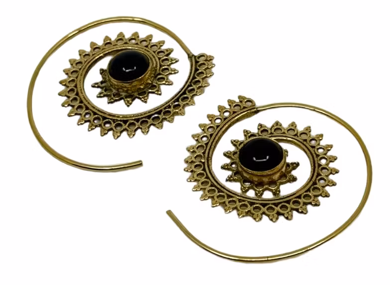 Spiral örhänge i brons med onyx