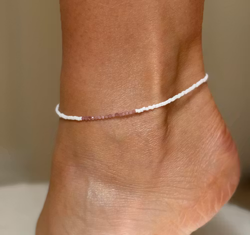 Fotlänk med vit sten och rosa turmalin