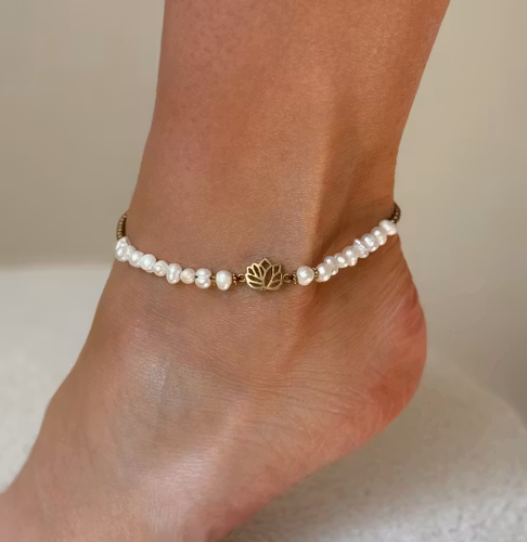 Fotlänk med sötvattenspärlor, mässing och lotus