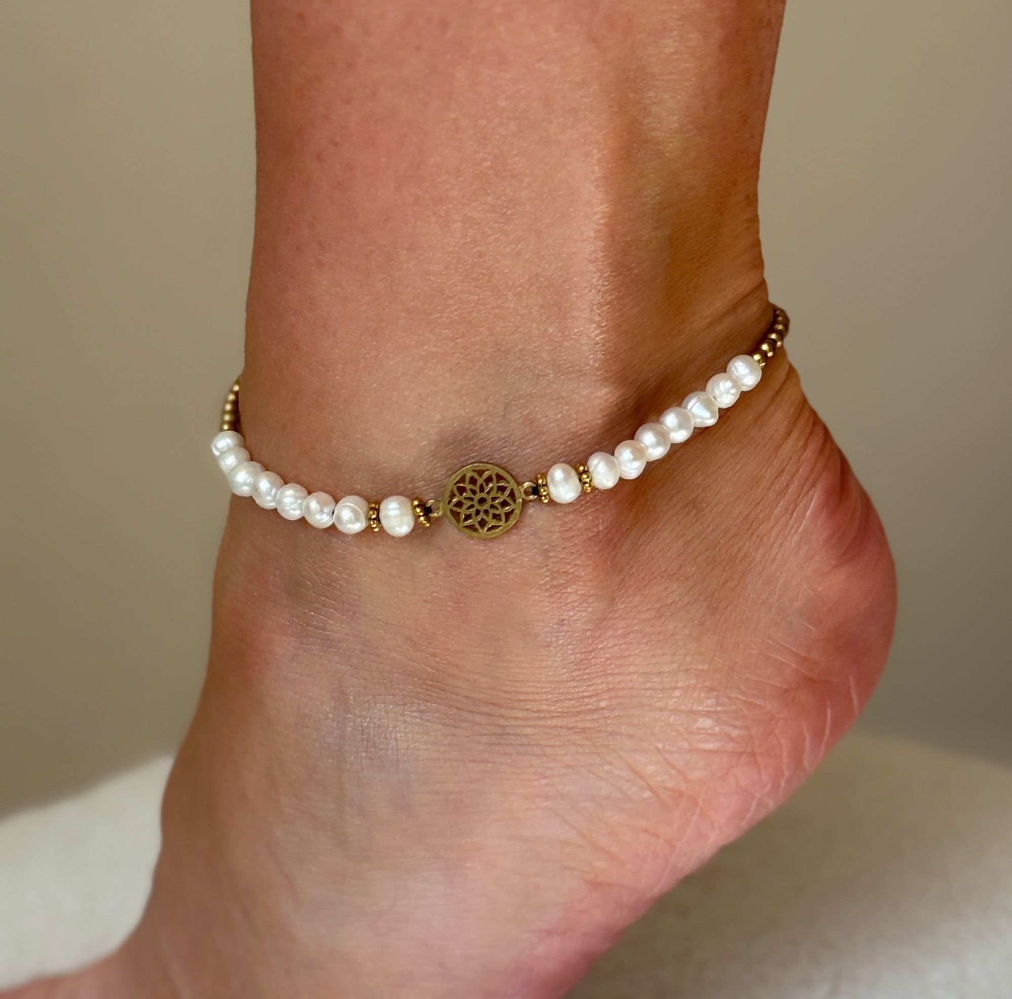 Fotlänk med sötvattenspärlor, mässing och flower of life