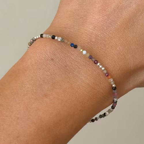 Armband med pärlor av turmalin och silver 925