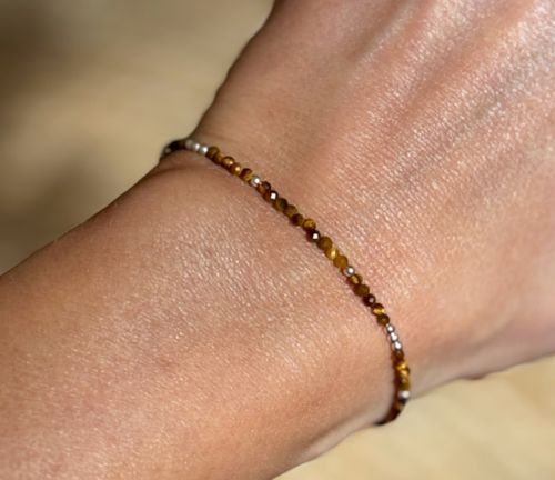 Armband med pärlor av tigeröga och silver 925