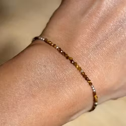 Armband med pärlor av tigeröga och silver 925