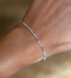Armband med pärlor av månsten och silver 925