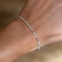 Armband med pärlor av månsten och silver 925