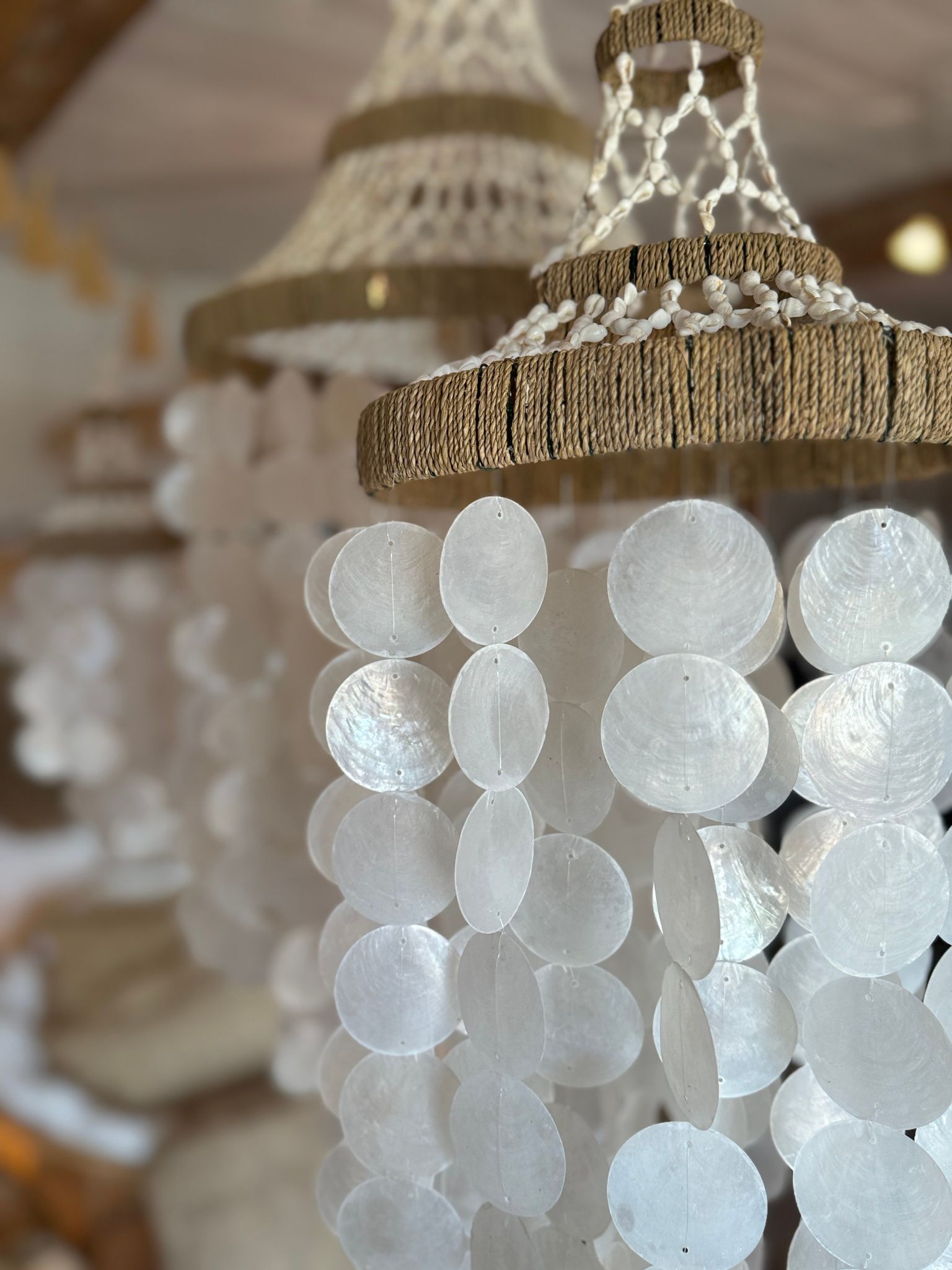 Snäcklampa Capiz från Bali 30/80cm