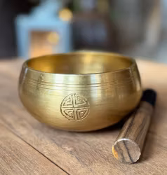 M sjungande skål med full moon