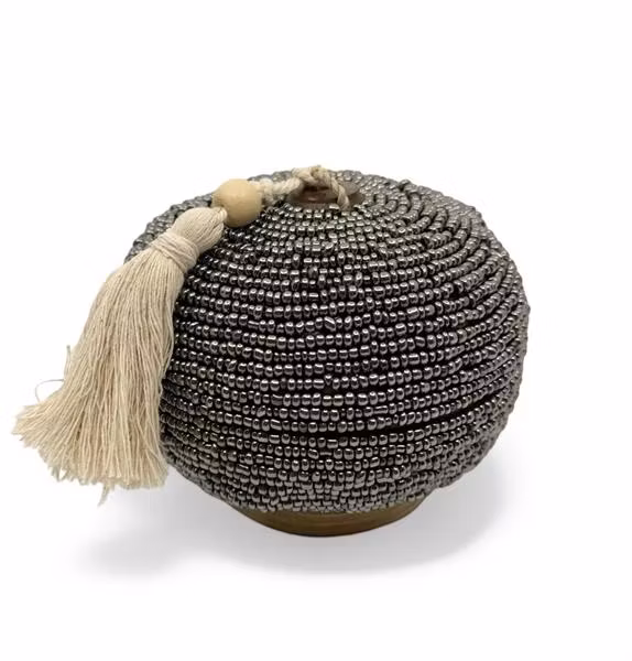 Ask med glaspärlor grå