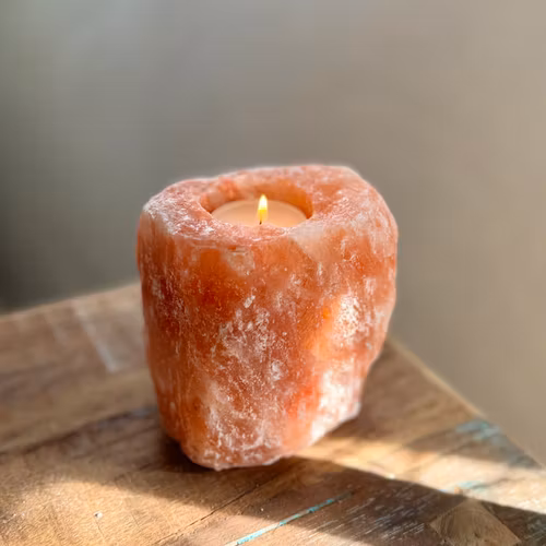 Orange ljuslykta i saltsten från Himalaya