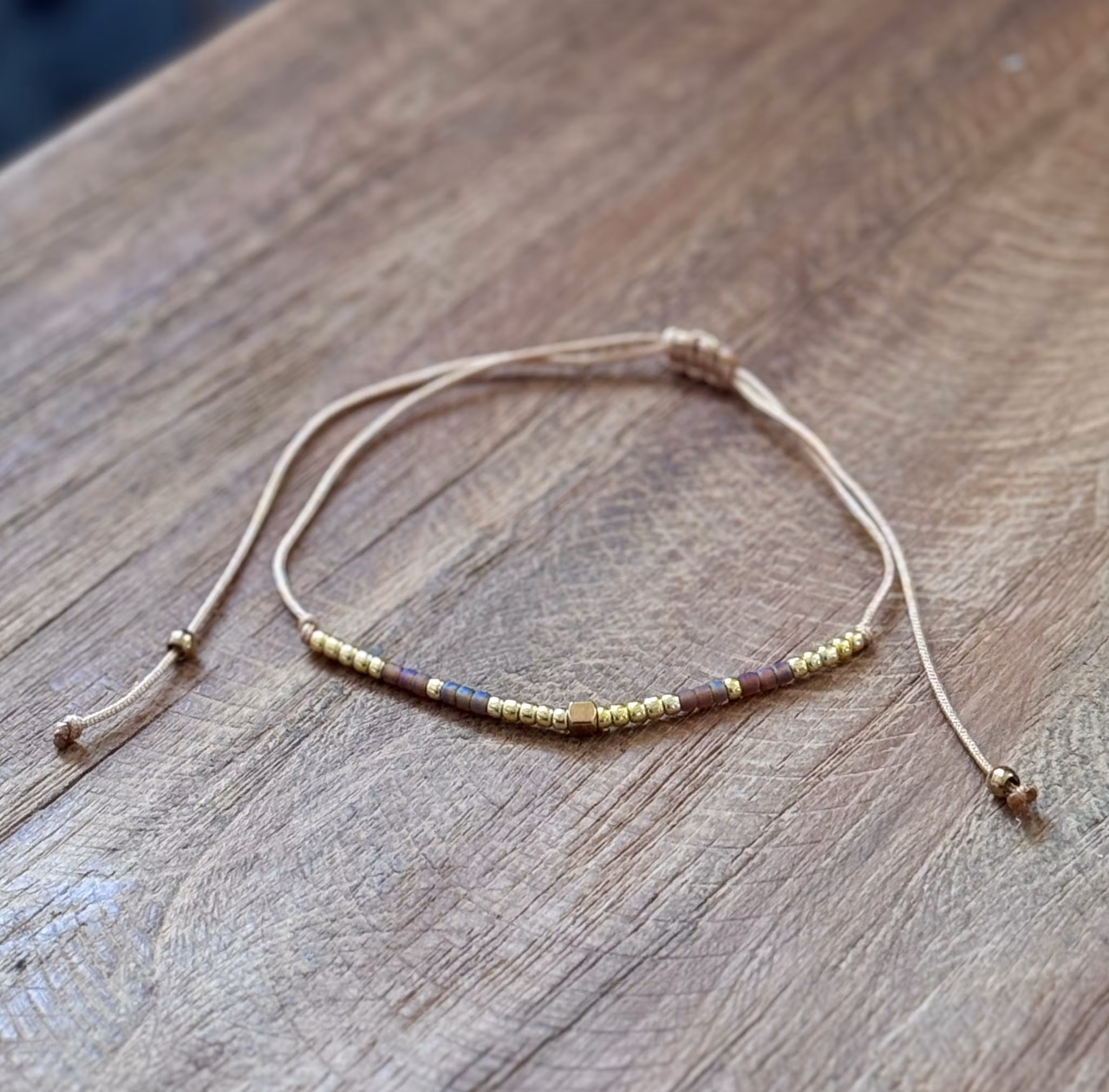 Armband guld/brunlila skimmer