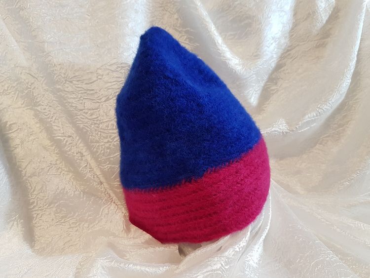 Mössa av nålbindningsteknik "Viking"
