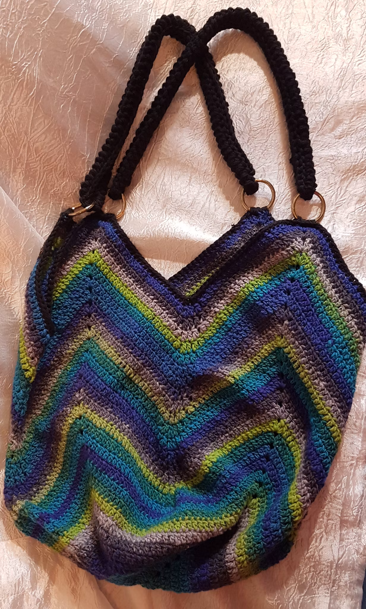 Virkad väska av ull "Granny square bottom bag"