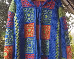 Unik virkad färgglad jacka