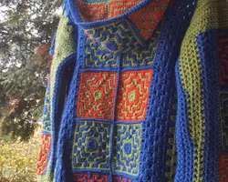 Unik virkad färgglad jacka