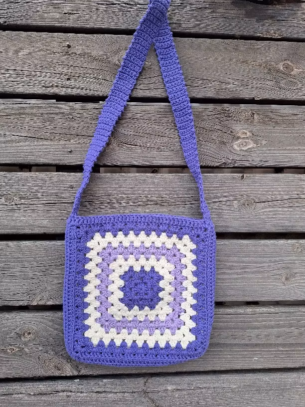 Virkad bomullsväska "Mormorsrutan"