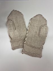 Mönsterstickade Ullvantar