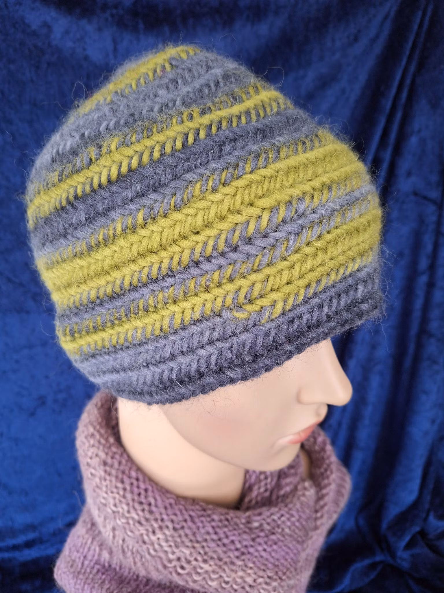 Mössa av nålbindningsteknik "Viking"