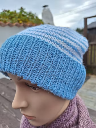 Stickad Reflexmössa