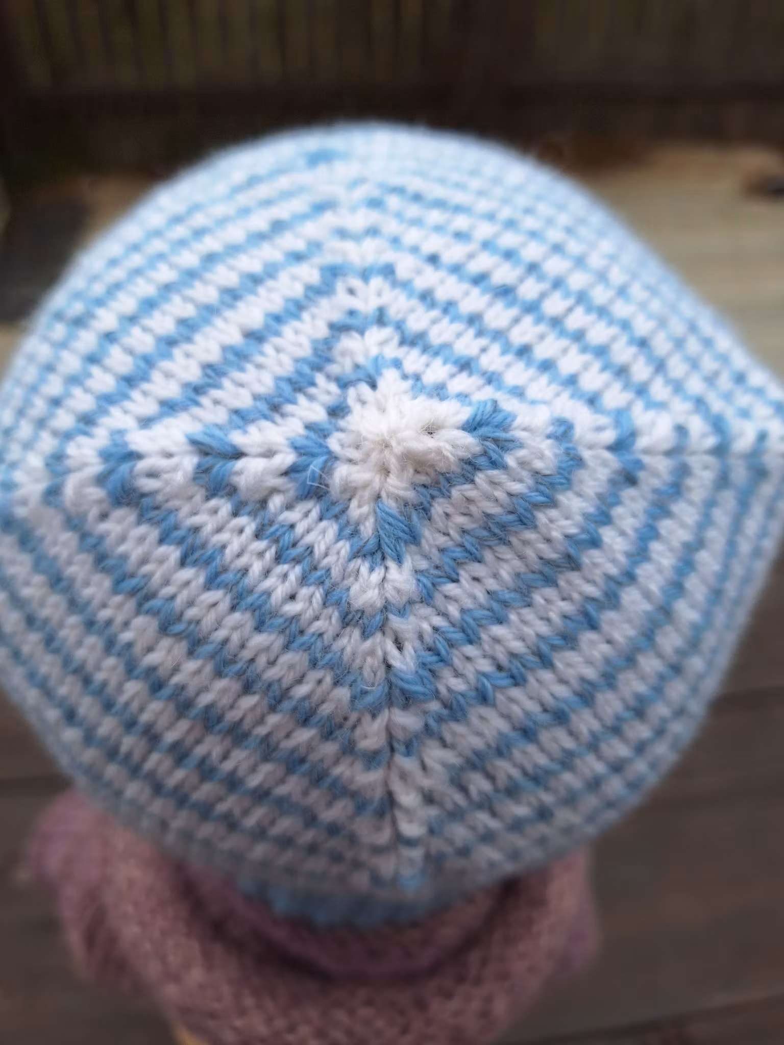 Stickad Reflexmössa