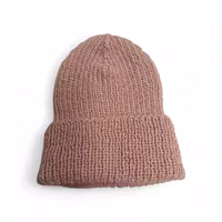 Stickad ljusrosa mössa