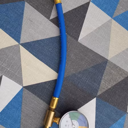 Påfyllnadsslang metall för köld medel på brk samt tillsatser.