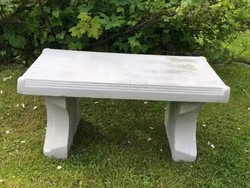 Betongbänk