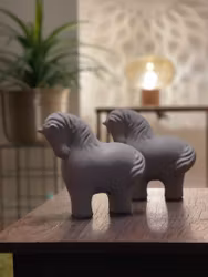 Liten söt betonghäst