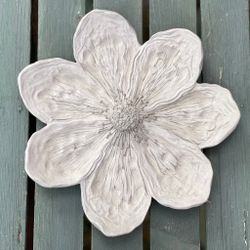 Stor betongblomma