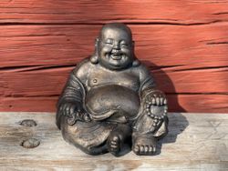 Nöjd, glad buddha