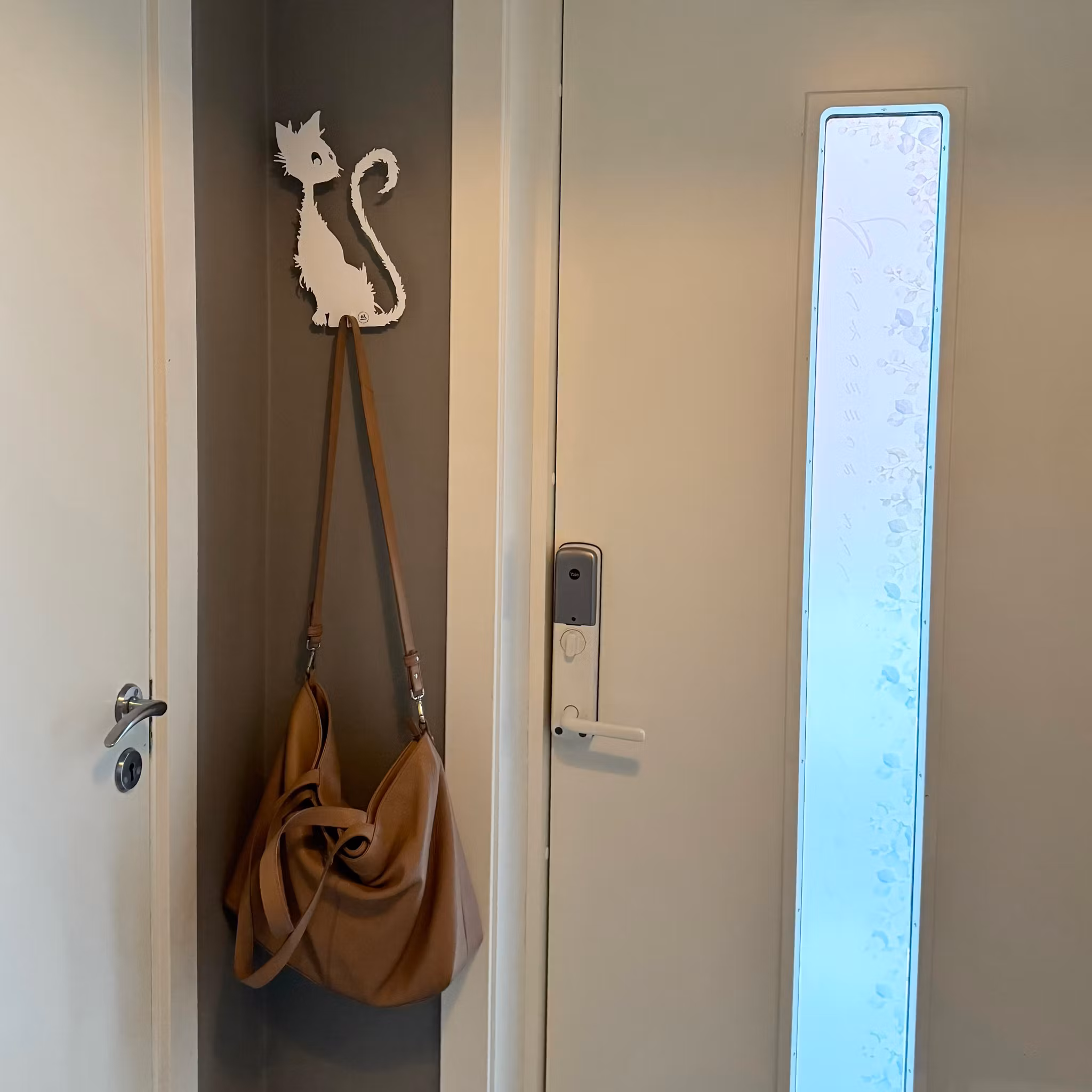 Hook - Hang your product on the wall!