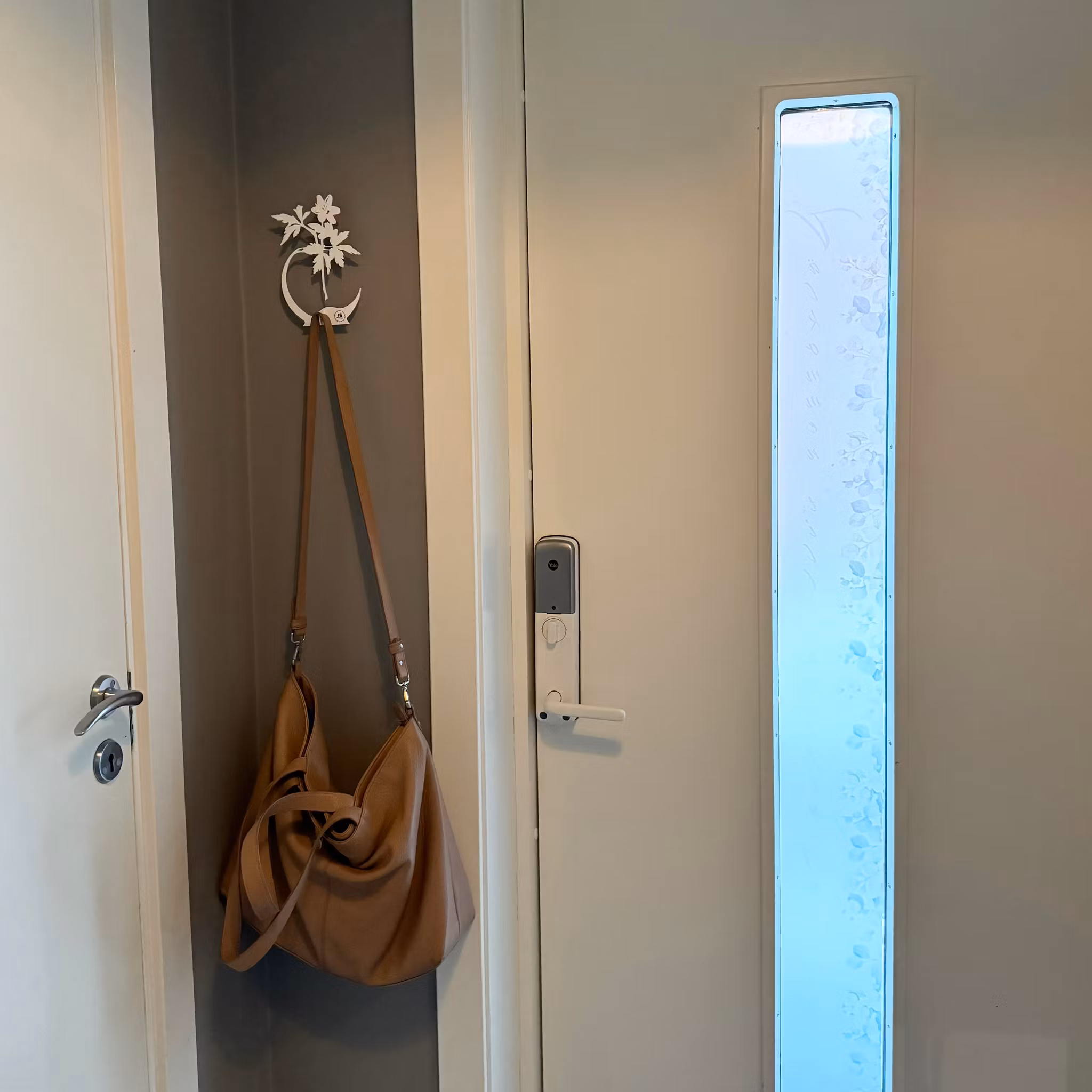 Hook - Hang your product on the wall!