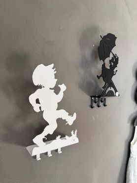 Hängare/krok som vägghylla - enbart för Astrid Lindgren kollektionen