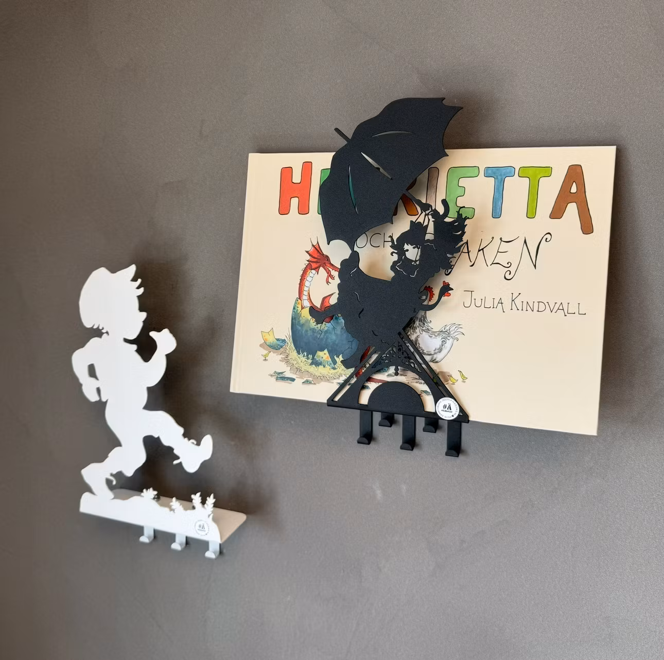 Hängare/krok som vägghylla - enbart för Astrid Lindgren kollektionen