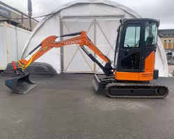 Hyr Hitachi ZX26U-6CR Minigrävare