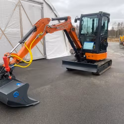 Hyr Hitachi ZX26U-6CR Minigrävare