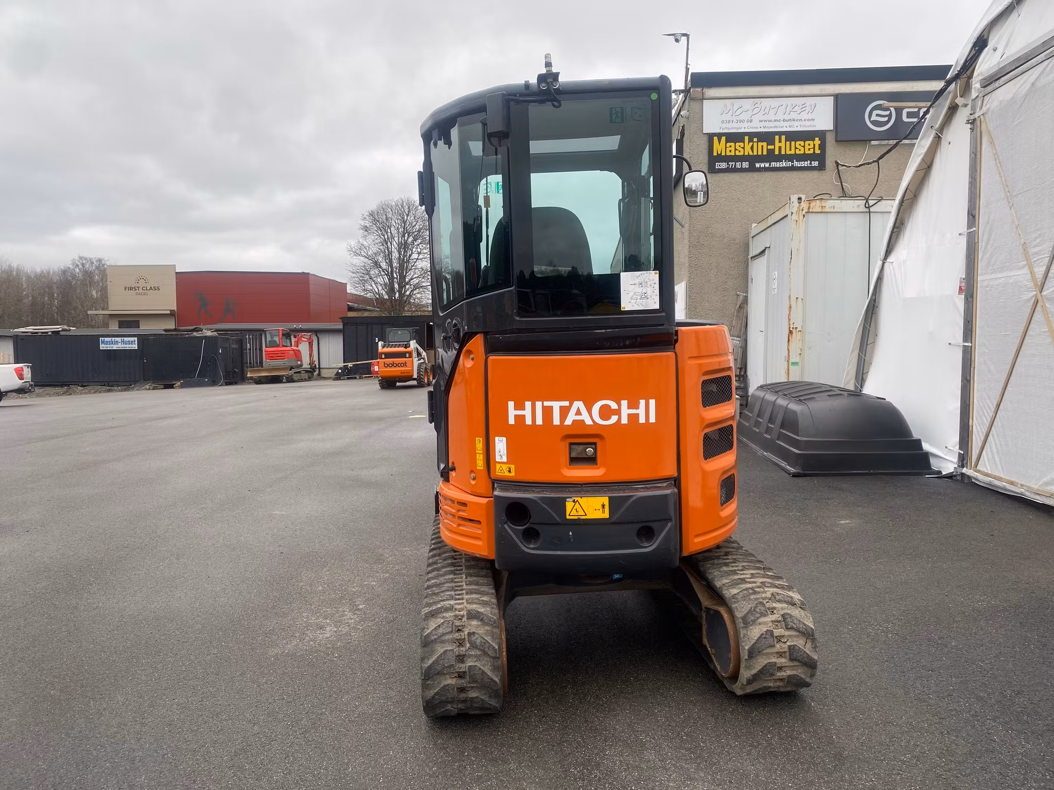 Hyr Hitachi ZX26U-6CR Minigrävare