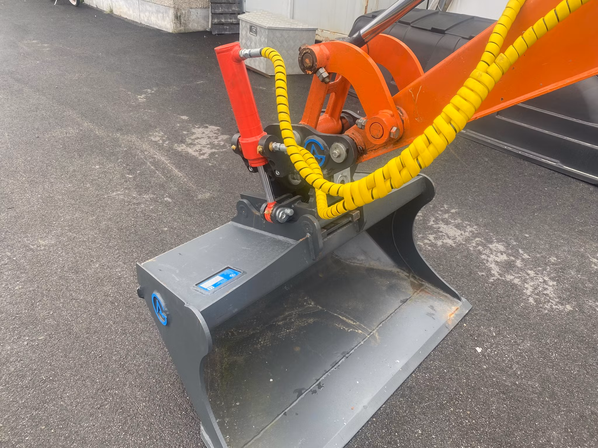 Hyr Hitachi ZX26U-6CR Minigrävare