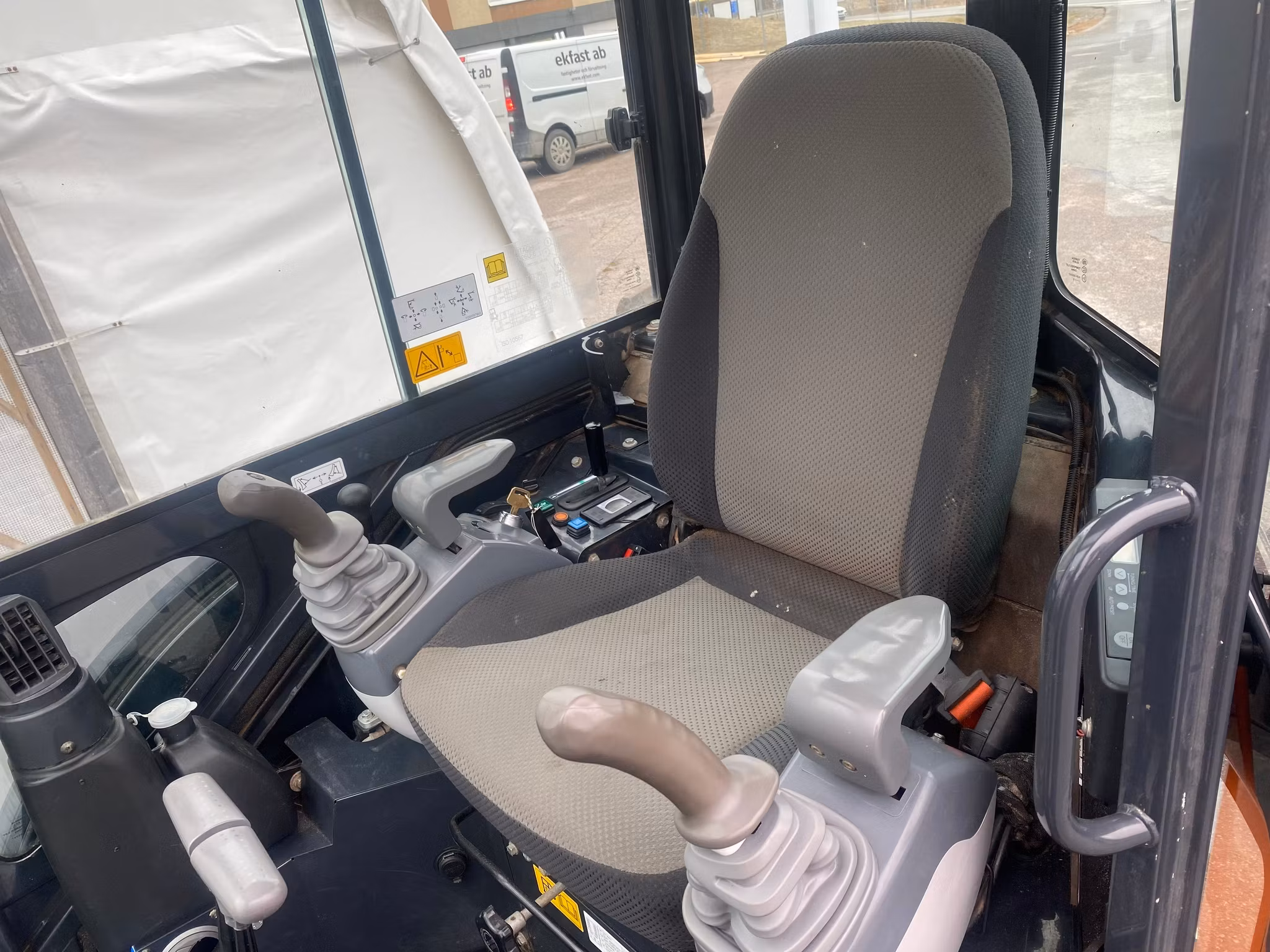 Hyr Hitachi ZX26U-6CR Minigrävare